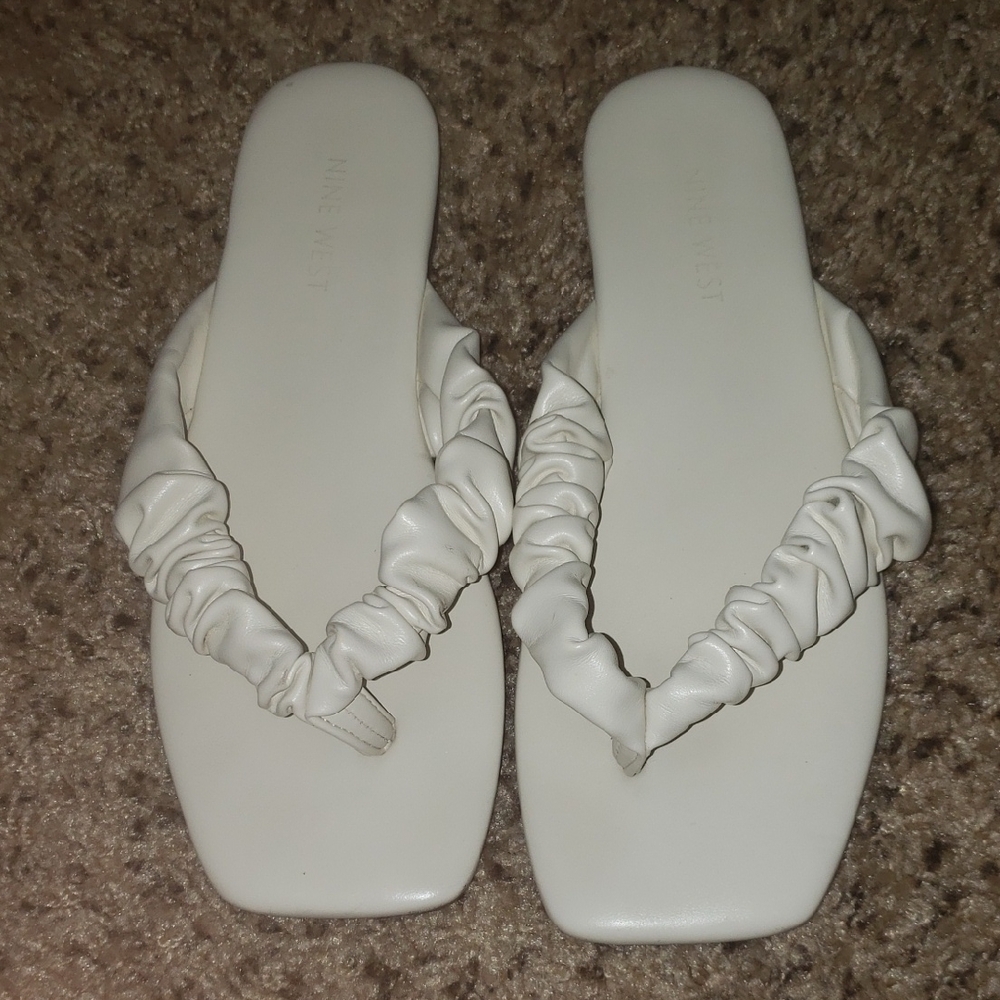 Nine West Sz 7.5 Off-white/ Cream Women's Sandals